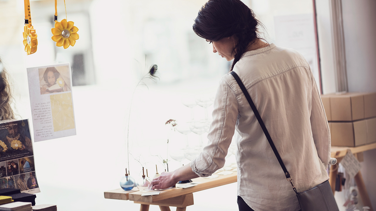 Kvinder der shopper